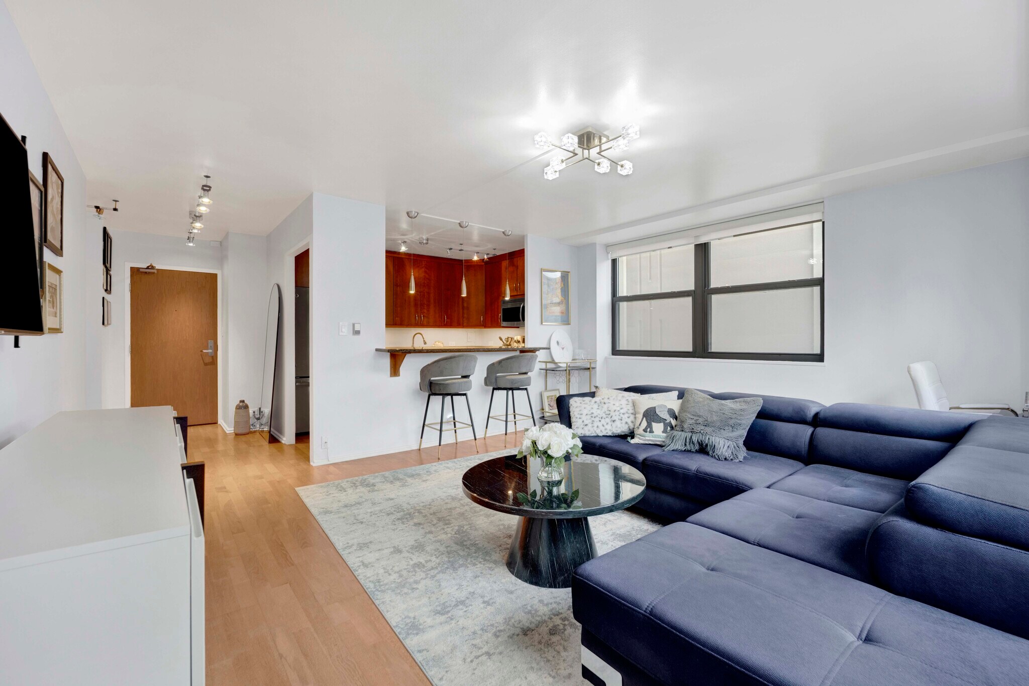 Building Photo - 1445 N State Pkwy