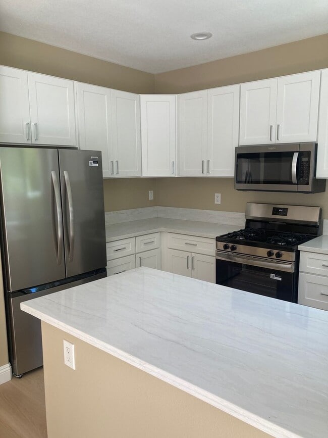 Building Photo - 3 bedroom 2.5 bath home Las Flores