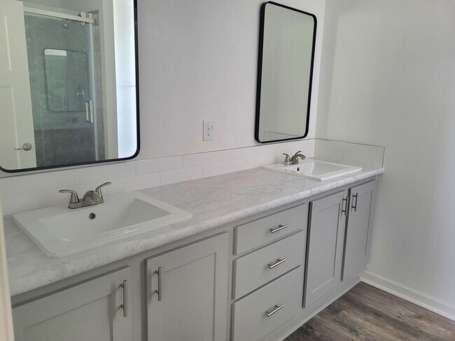 Building Photo - 6429 Forest Lake Dr