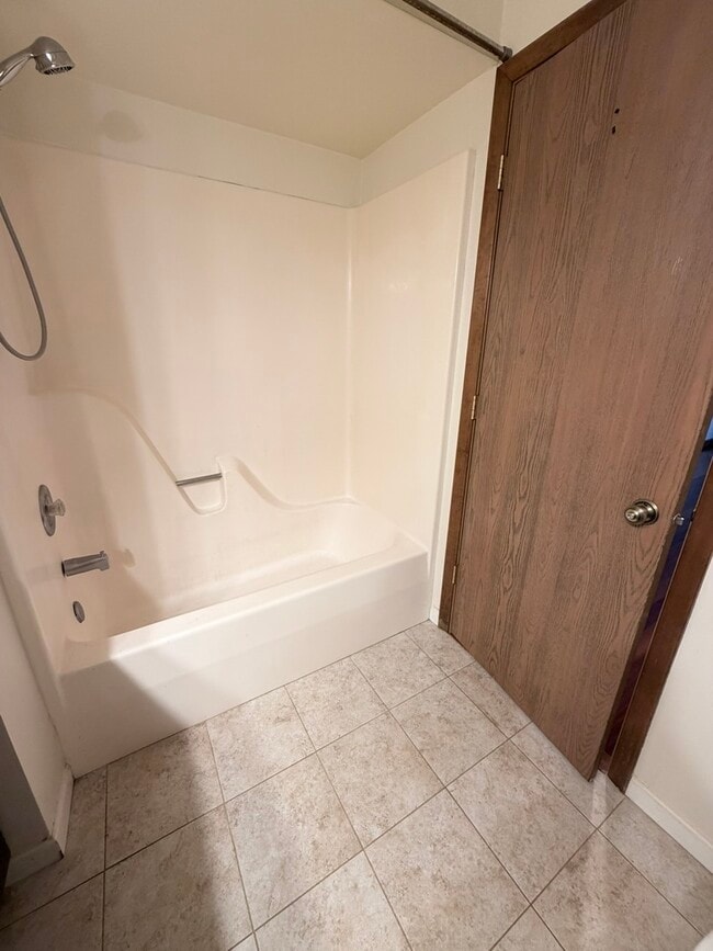 Building Photo - 1817 Altoona Ct