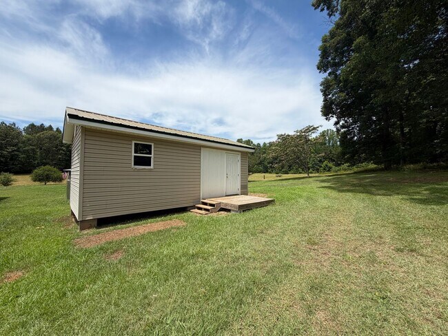Building Photo - 5126 Hickory Grove Rd