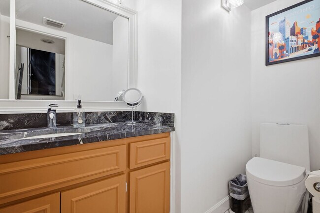 Building Photo - 2915 Quail Oak St