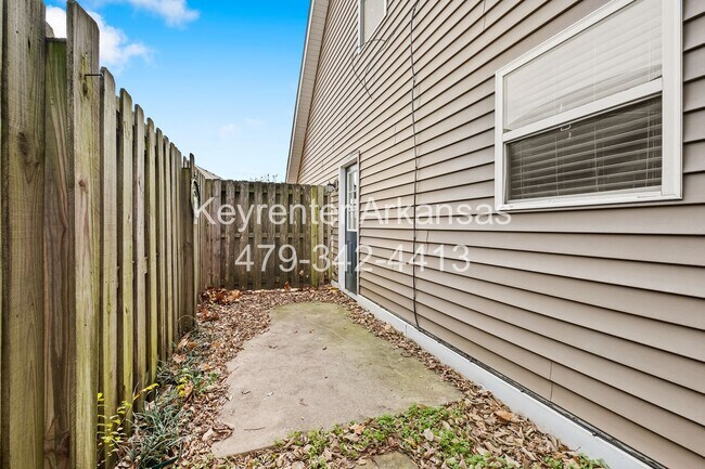 Building Photo - 1481 S Holland Dr