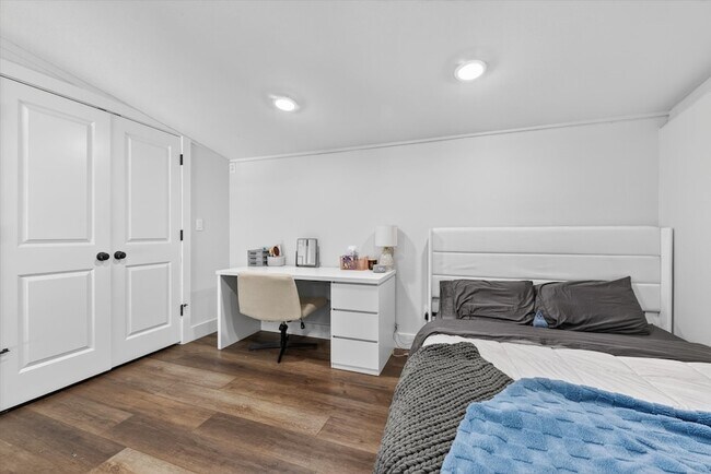 Building Photo - 9082 Wolf Run