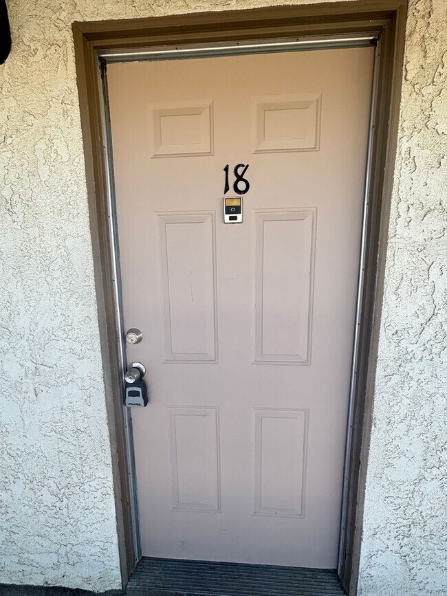 Building Photo - West Lancaster Apartment