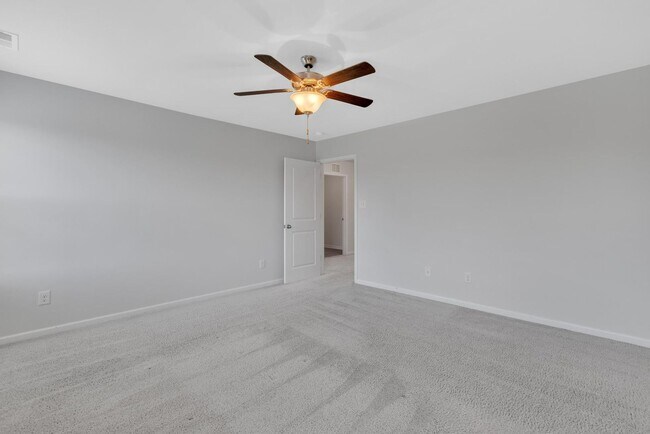 Building Photo - 4 Bedroom Home Available!