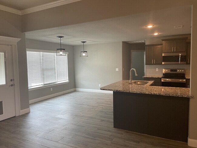 Building Photo - 1800 Sunrise Cir