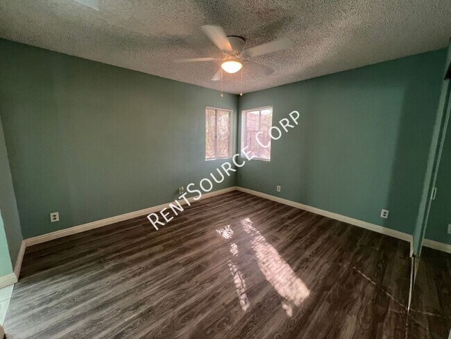 Building Photo - 808 Arville Ave