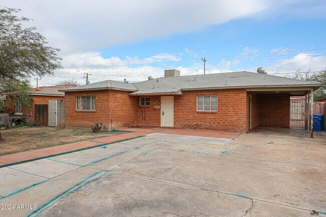 Building Photo - 1412 E Hubbell St