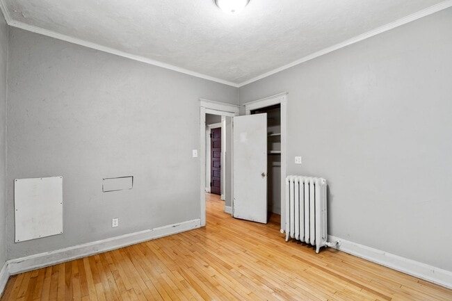 Building Photo - Maryland Upper steps to UWM