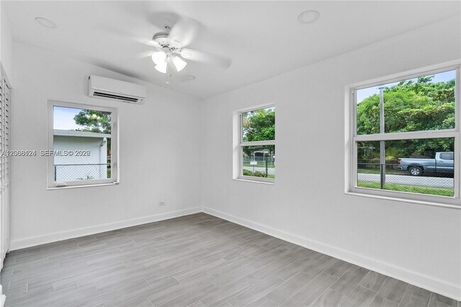 Building Photo - 1175 NW 133rd St