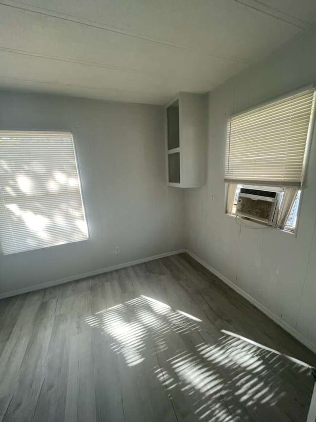 Building Photo - 2 bed / 2 bath - Rent To Own in Zephyrhills, FL