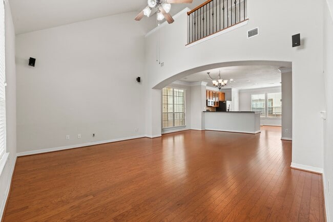 Building Photo - 3334 Clearview Villa Way
