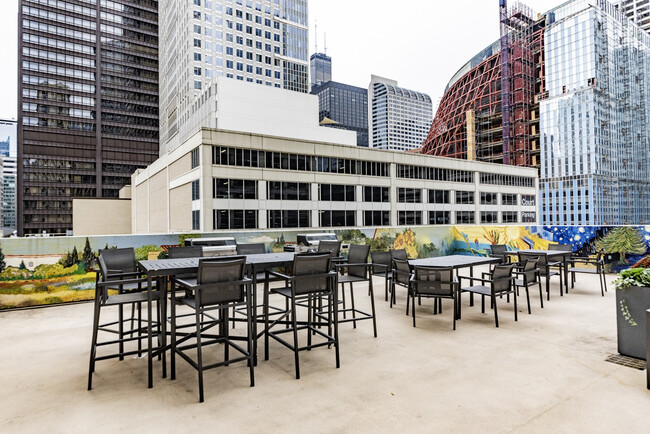 patio - 200 N Dearborn St