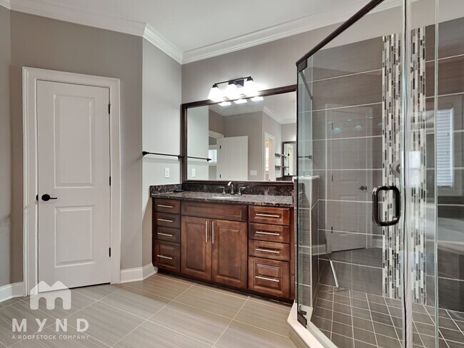 Building Photo - 2995 Manorview Ln