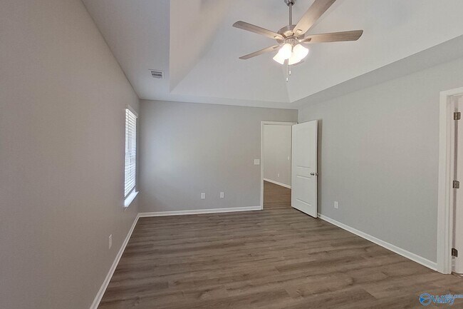 Building Photo - 112 Live Oak Dr