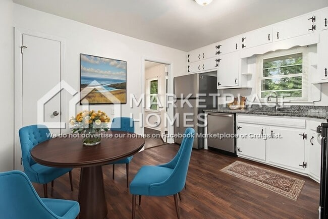 Building Photo - 2760 Dearwood Dr SW