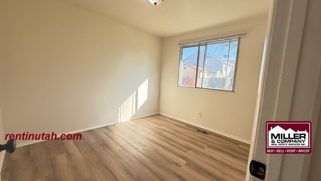 Building Photo - Newly Updated West Valley Rambler!