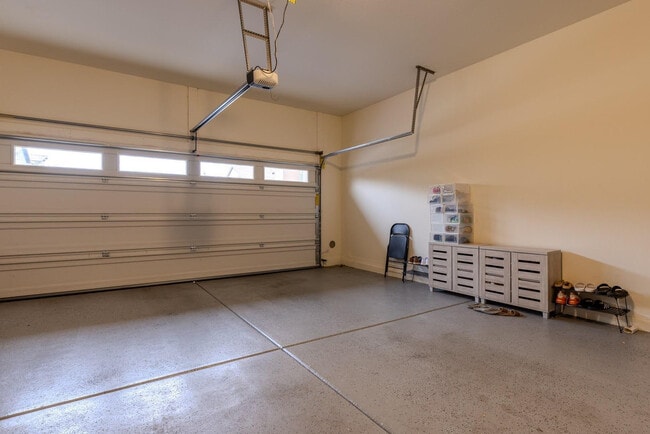 Building Photo - 1064 S Sunset Dr