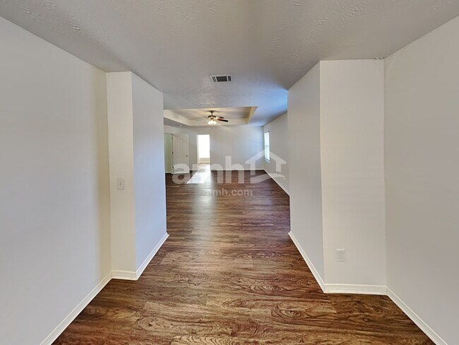 Building Photo - 1513 Clayton Dr