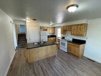 Building Photo - Beautiful 4-Bedroom Home in Desirable Holladay Neighborhood