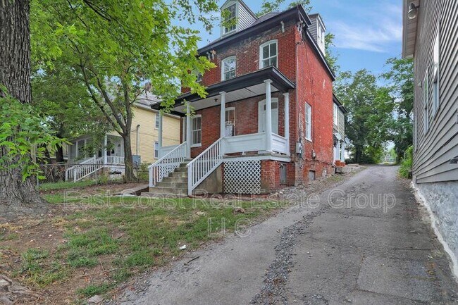 Primary Photo - 113 N Centre St