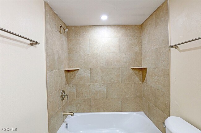 Building Photo - 5331 Summerlin Rd