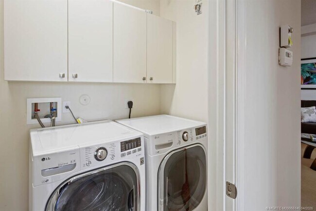 Building Photo - 2371 SW Carriage Hill Terrace