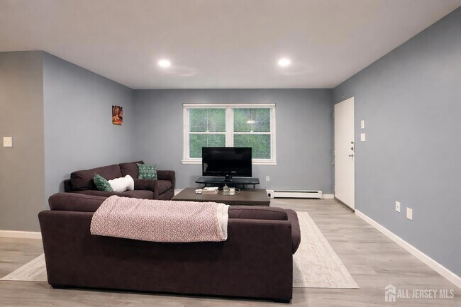 Building Photo - 289 Main St