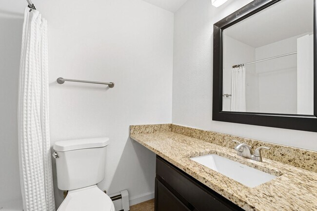 Building Photo - South Boulder 2-bedroom, 2-bath condo with laundry, pool, and heat included