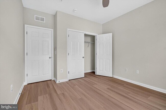 Building Photo - 43845 Centergate Dr