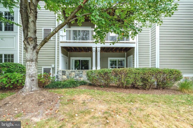 Building Photo - 1701 Lake Shore Crest Dr