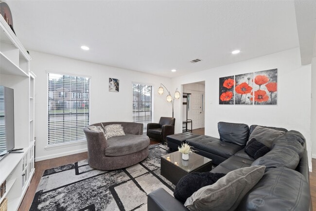 Building Photo - 16026 Autumn Falls Ln