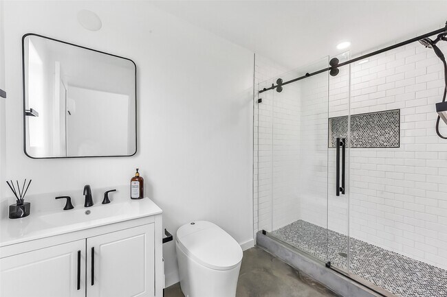 Building Photo - 1813 Crockett St