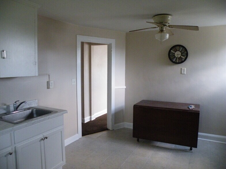 Eat-in Kitchen - 48 E Summit Ave