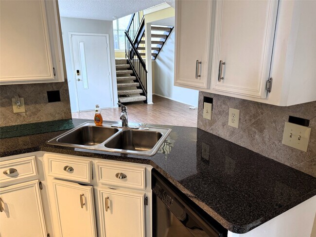 Building Photo - 62 Evanston St