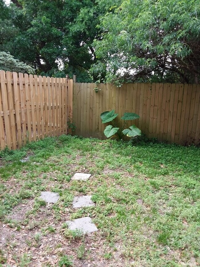 Building Photo - 2 bedroom 2 1/2 bath townhome in Arlington