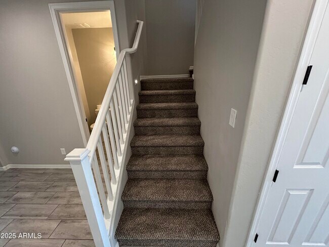 Building Photo - 25930 N Thornhill Dr