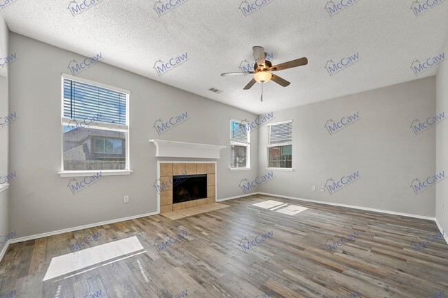 Building Photo - Spacious 4/2.5 Home in Fort Worth!