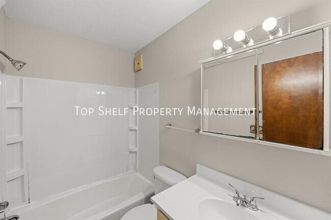 Building Photo - 625 D Ave