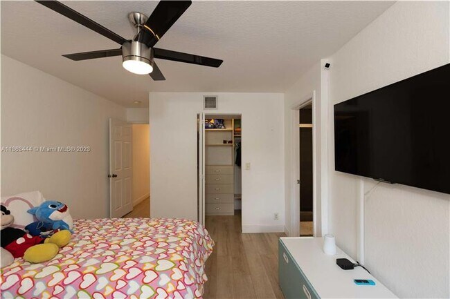 Building Photo - 4154 Forest Dr