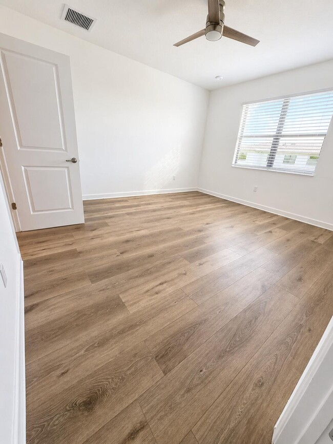 Building Photo - 14162 SW Thorens Dr