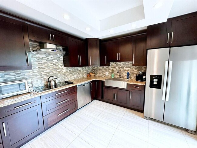 Building Photo - 1545 Augusta Cir