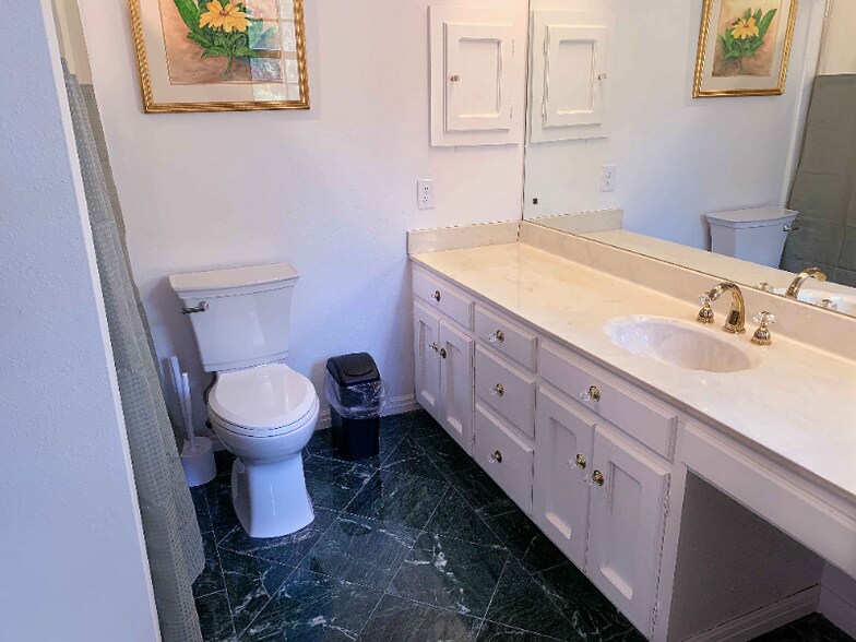 Building Photo - 37 Pamela Ln