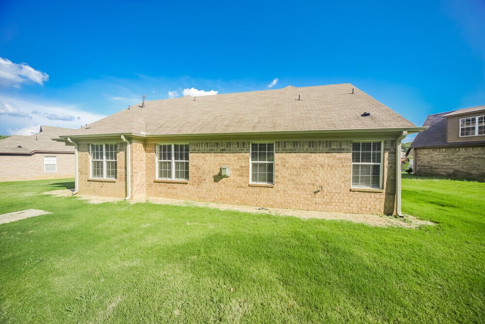 Building Photo - 5714 Kingsman Dr