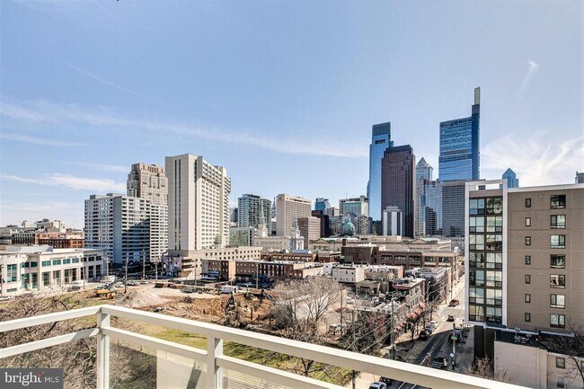 Building Photo - 1900 Hamilton St