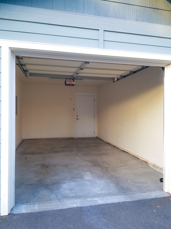 Building Photo - 2513 Corona Ave