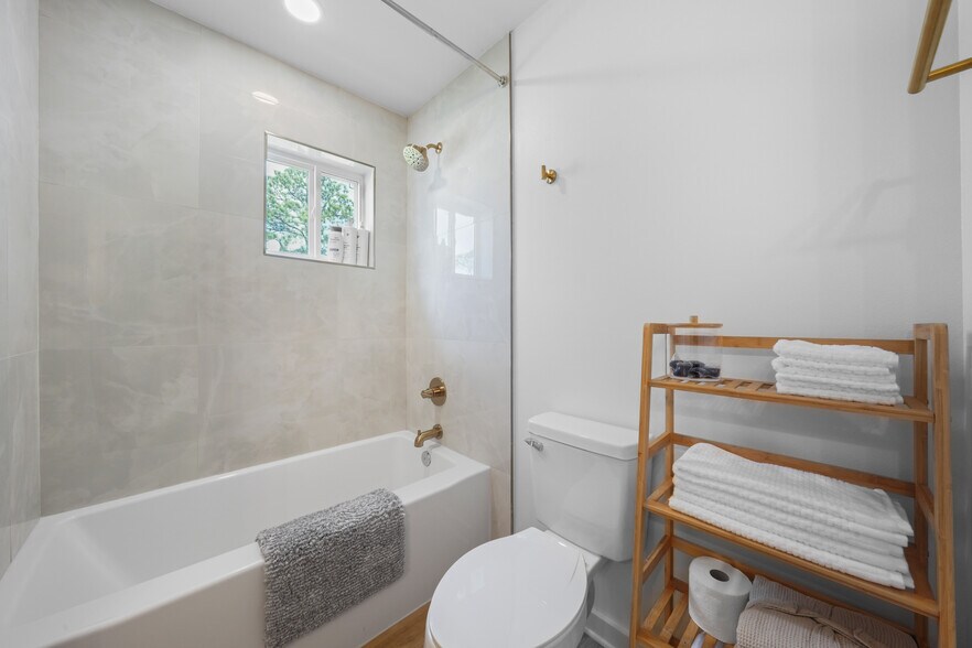 Building Photo - 2927 Nicholson Dr