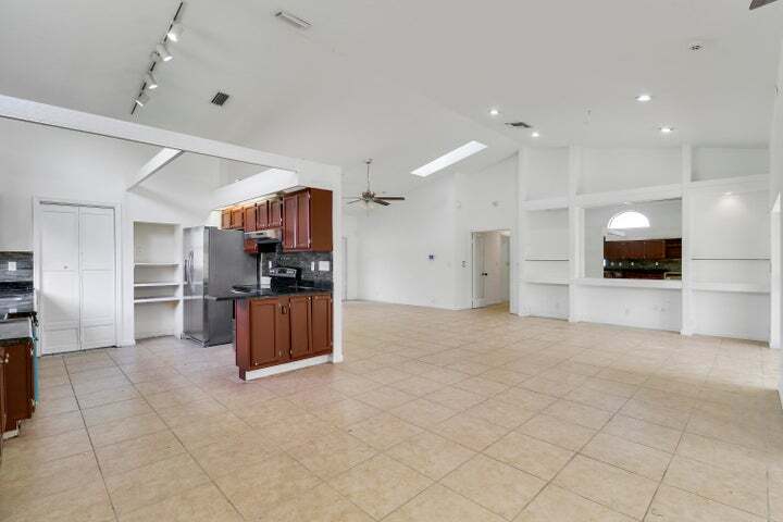 Building Photo - 14616 Autumn Ave