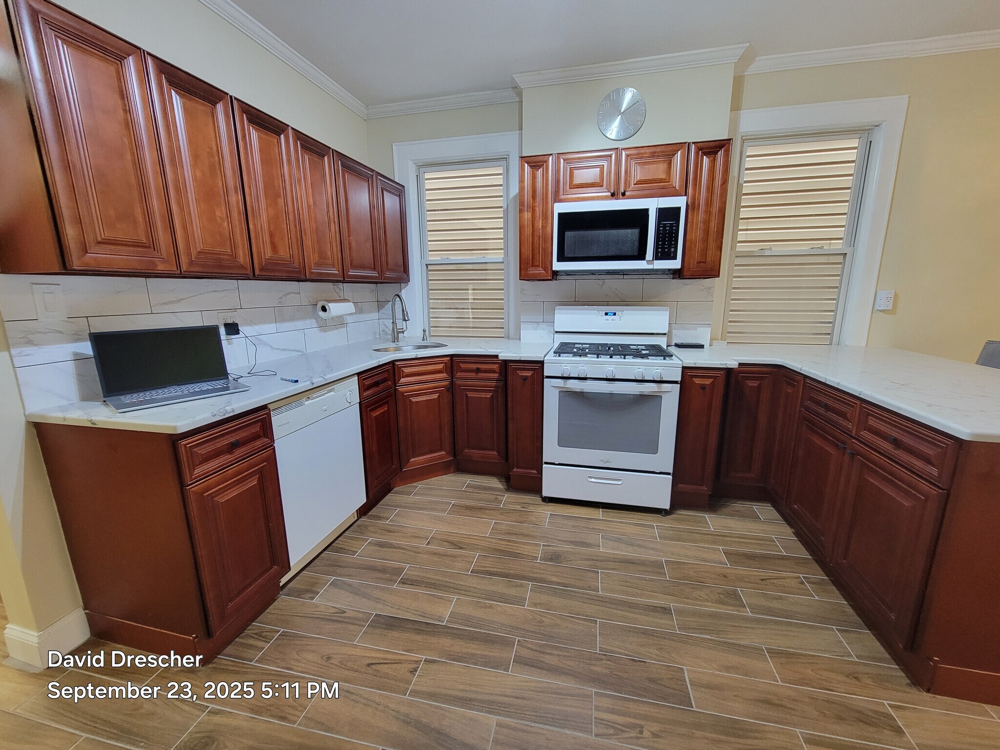 Kitchen - 28 Willowdale Ave